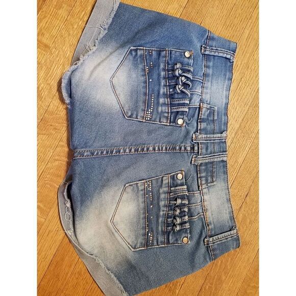 Strass distressed denim shorts size 11 - Picture 3 of 6